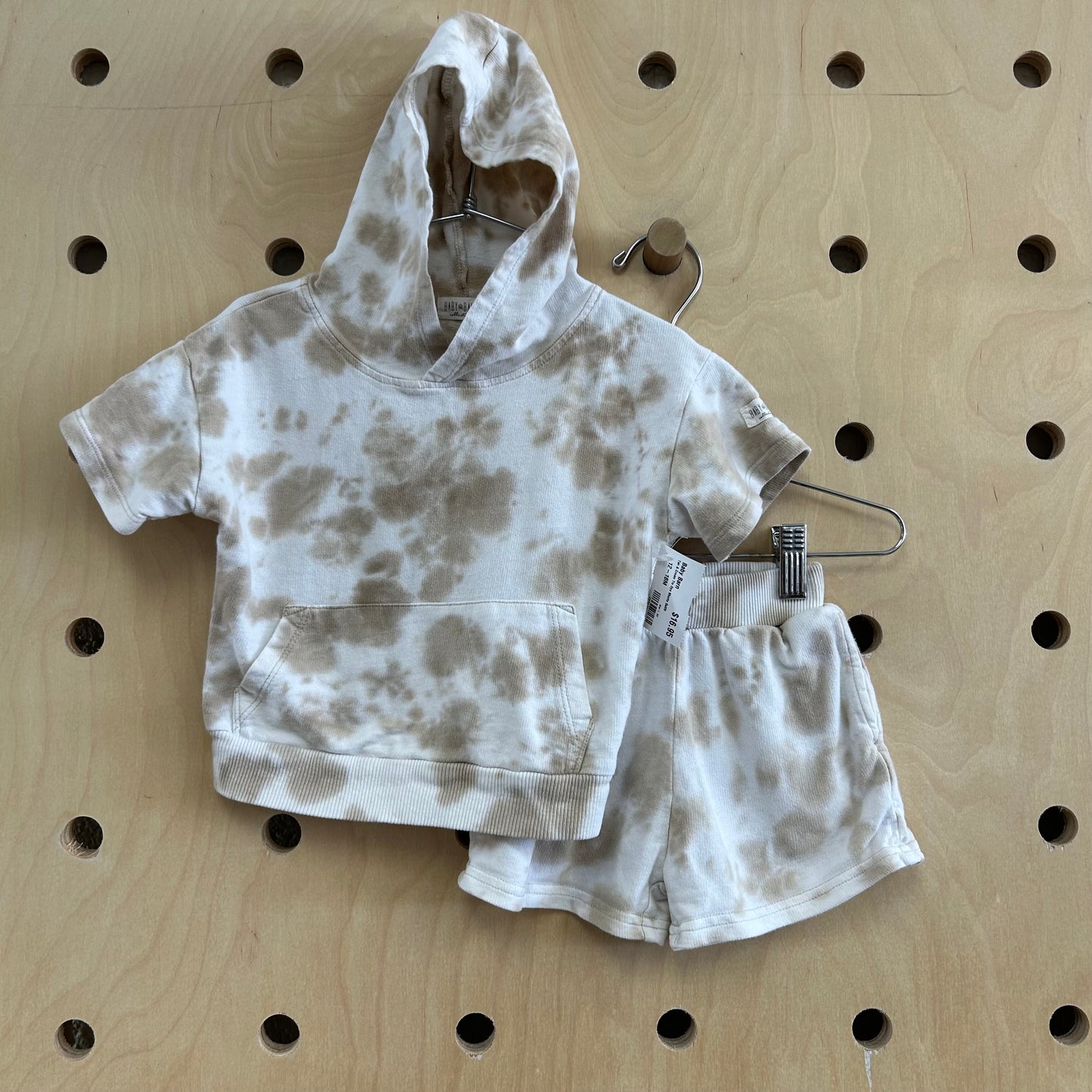 Tan & Cream Tie Dye Shorts Outfit