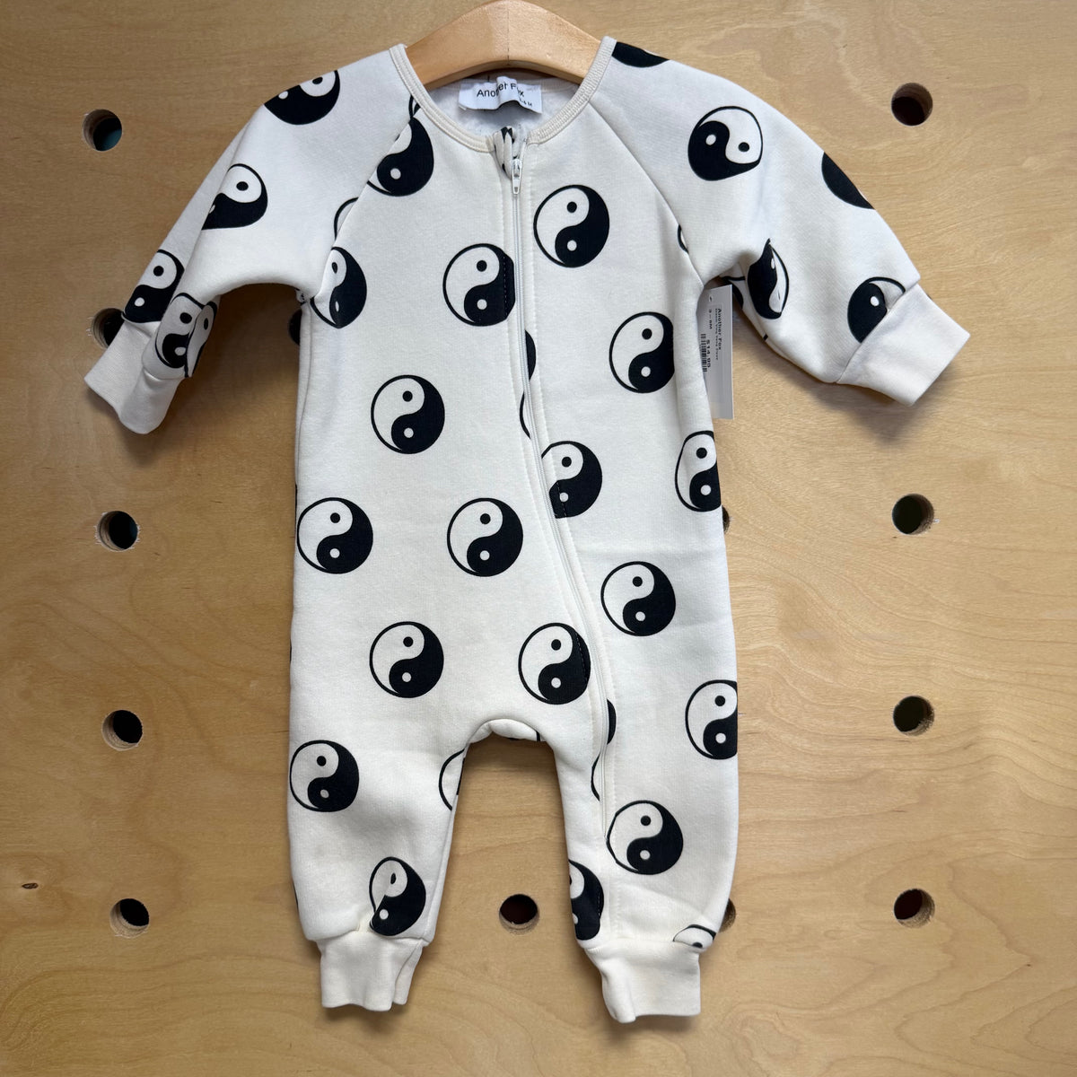 Cream Ying Yang Zippy