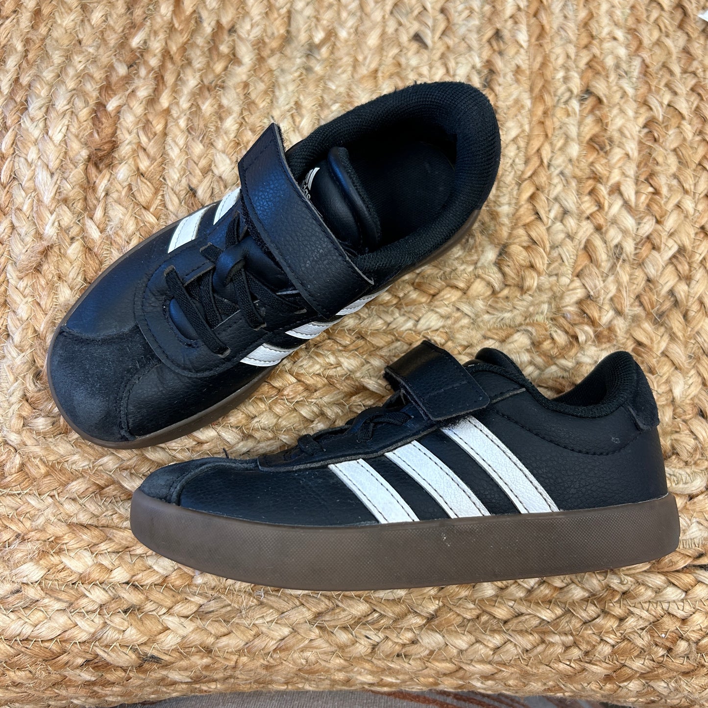 Black/White VL Court Sneakers