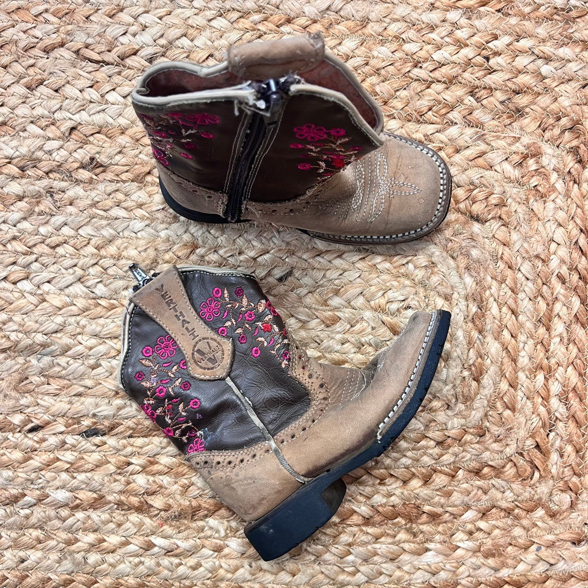 Brown & Floral Embroidered Cowgirl Boots