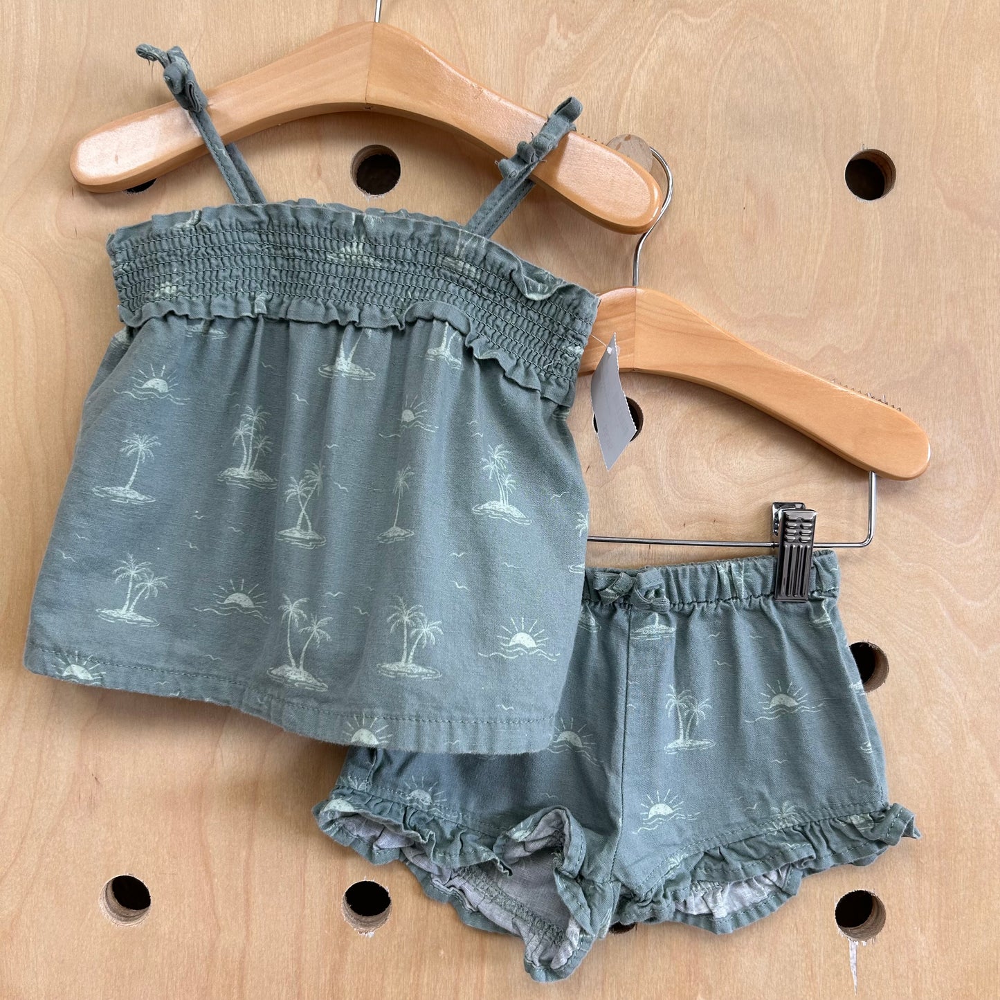 Green Palm & Sun Scene Outfit