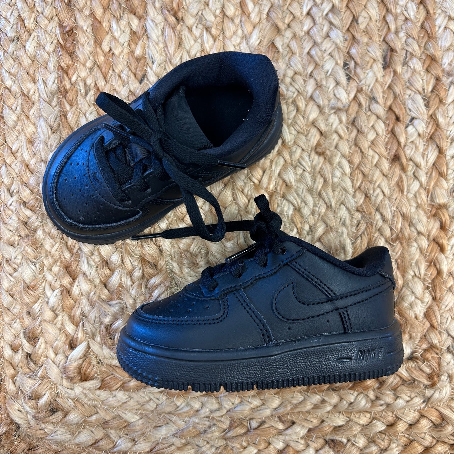 Black Air Force Low 1 Sneakers