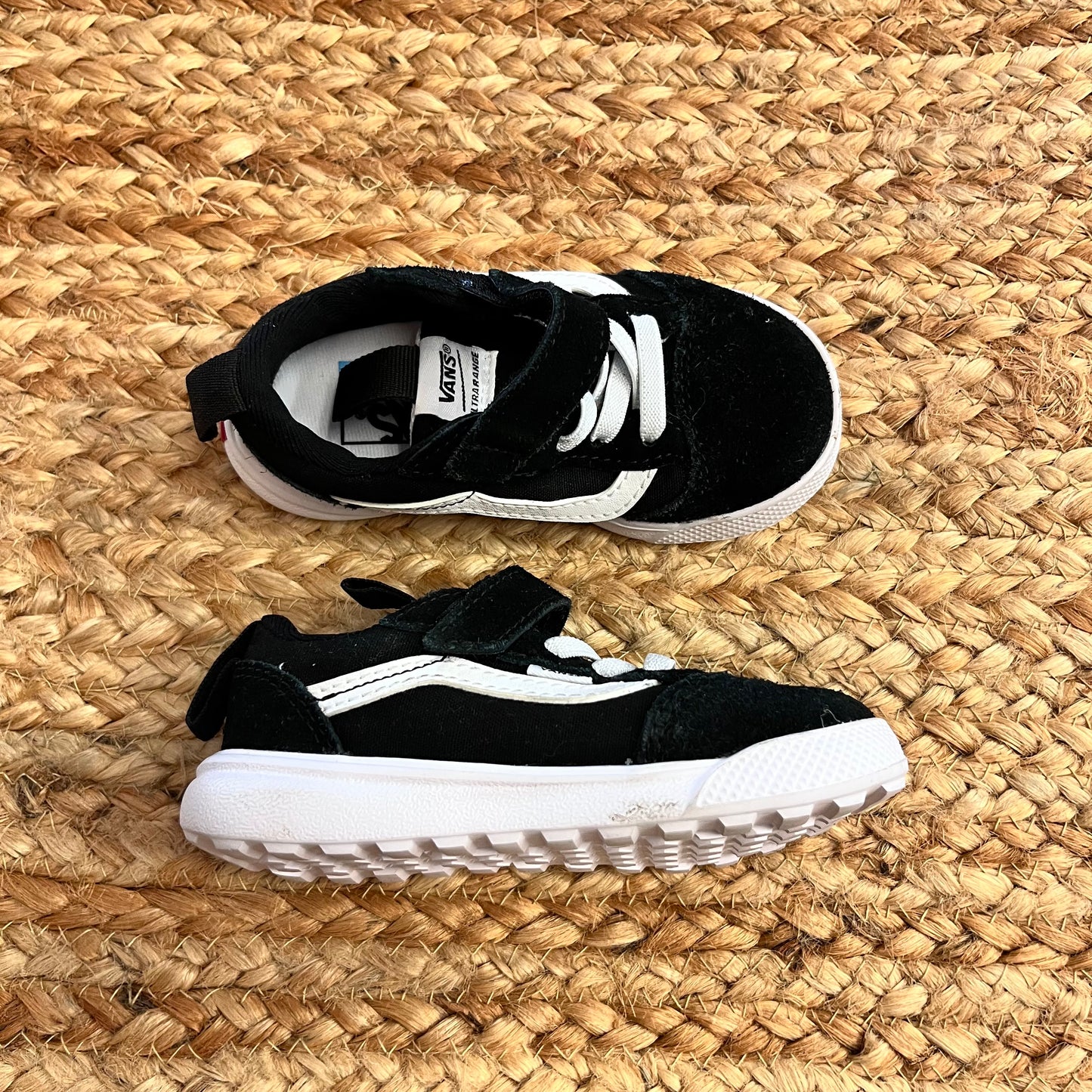 Black UltraRange 66 V Sneakers