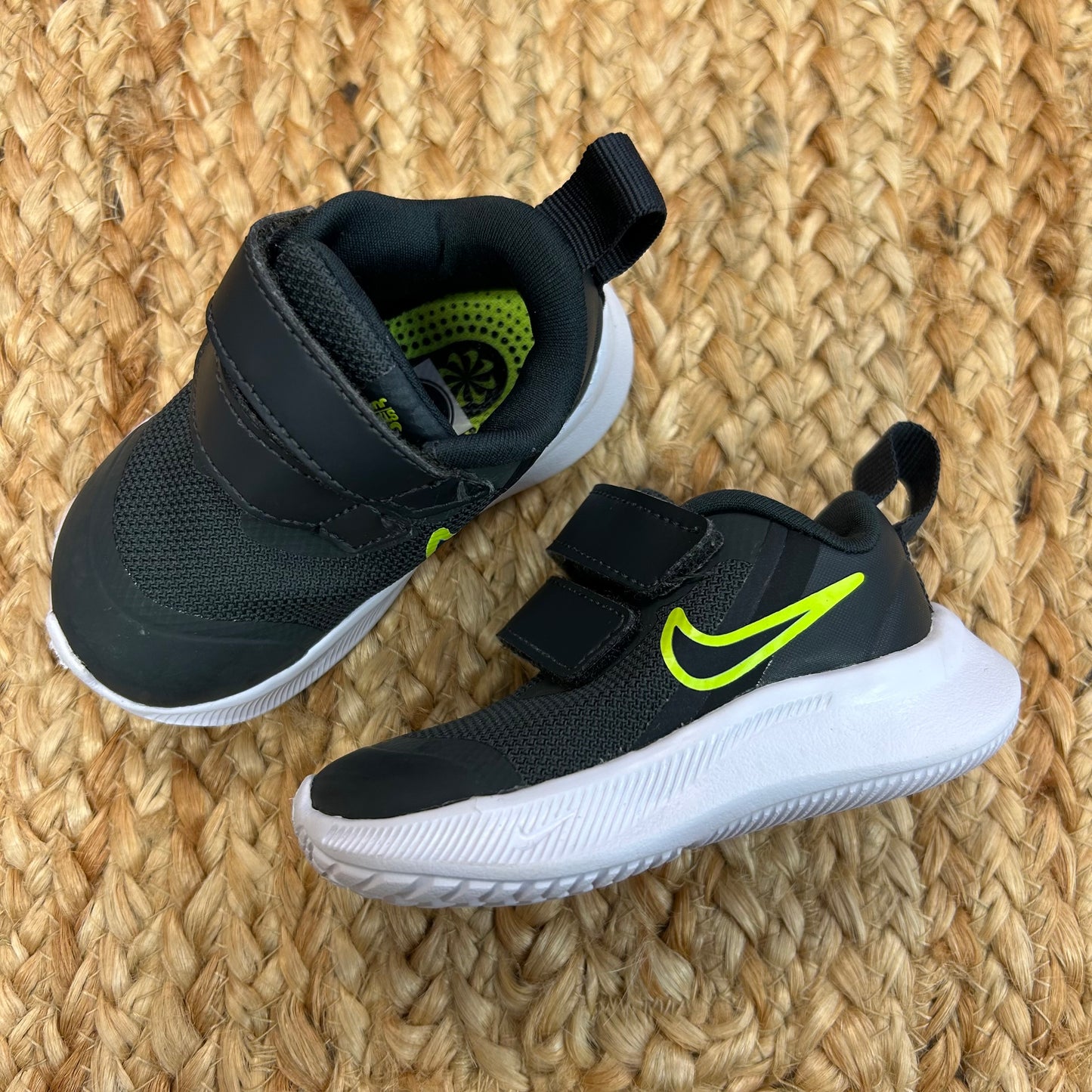 Black & Green Star Runners