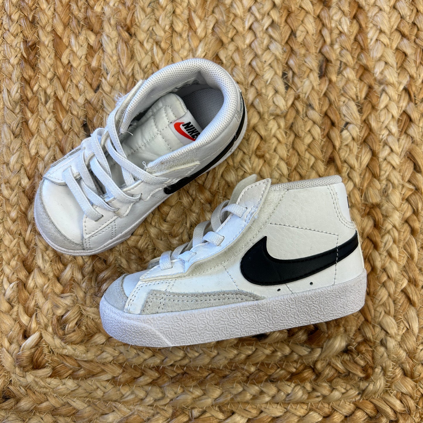 White/Black Blazer Mid 77 Sneakers