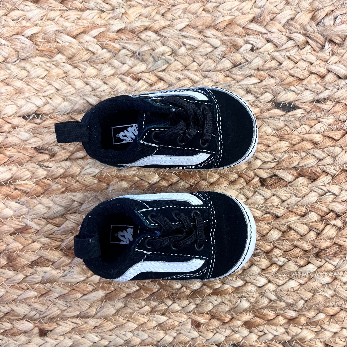 B&W Sk8 Crib Walkers