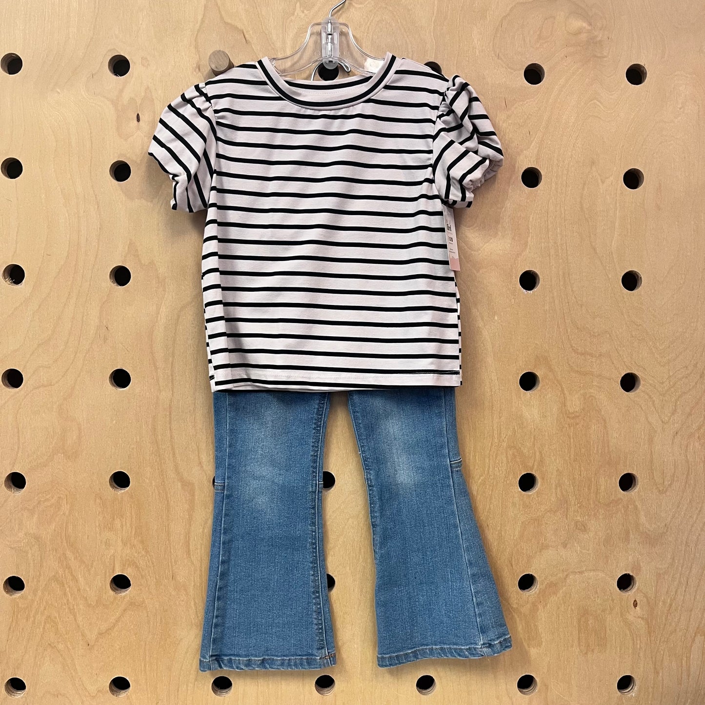 Cream & Black Striped Top & Jeans Outfit