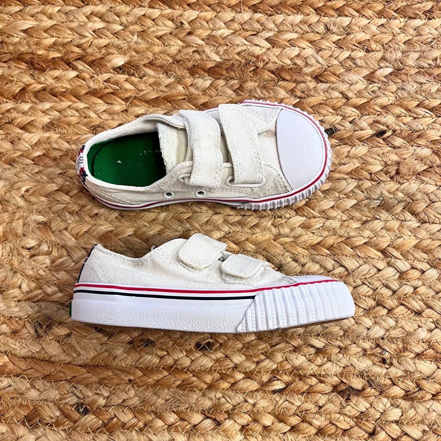 Creme Velcro Sneakers