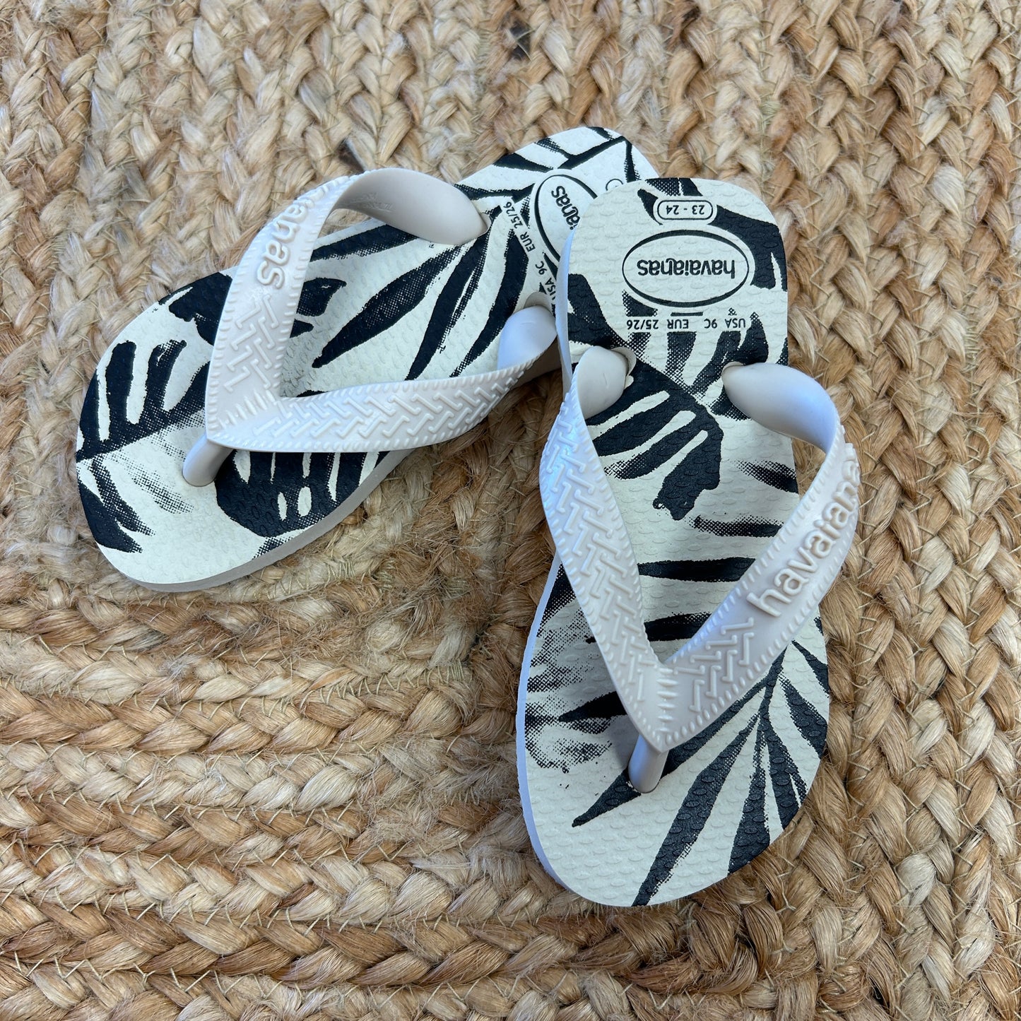 Cream/Black Leaf Sandals