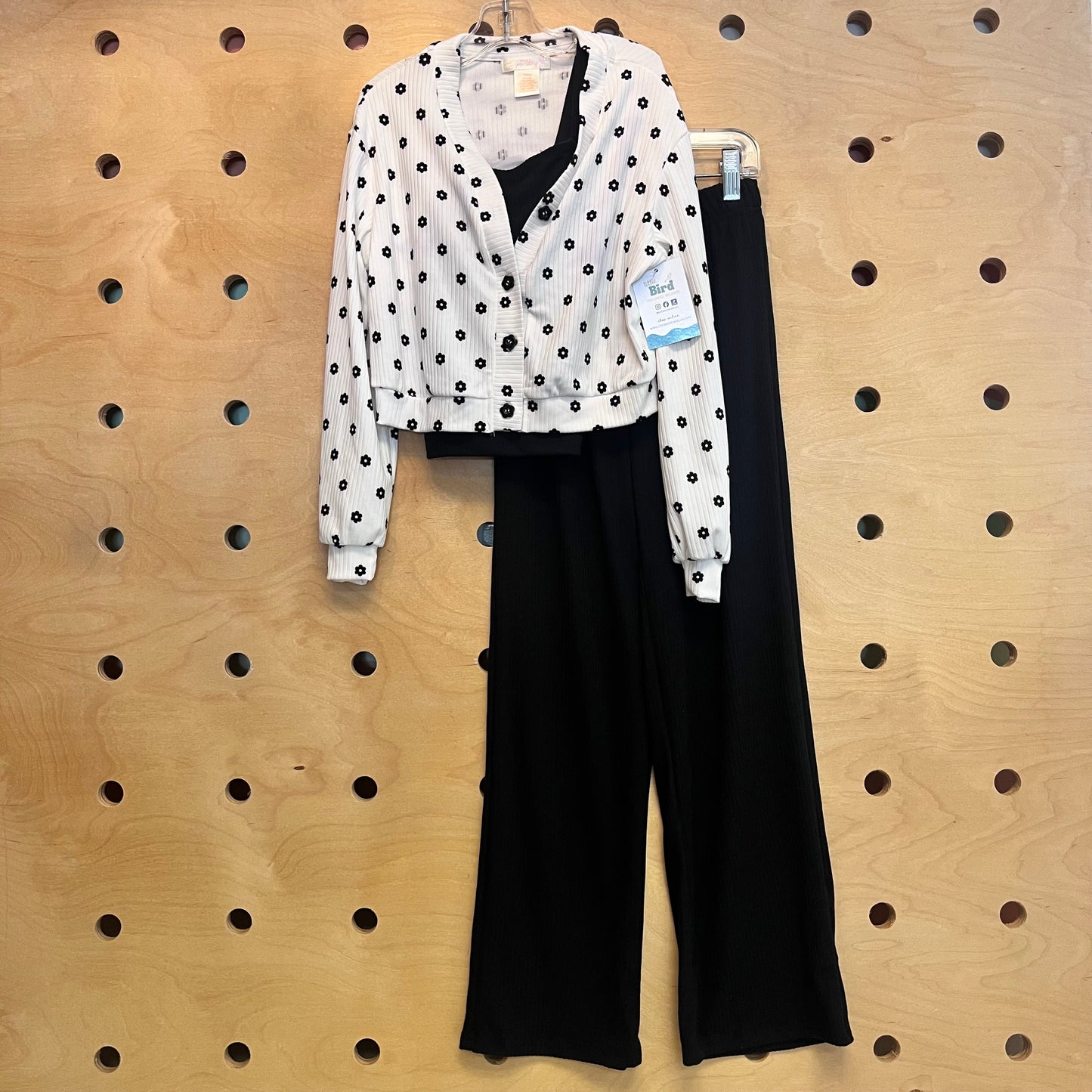 Black/White Floral Ribbed Outfit NEW!
