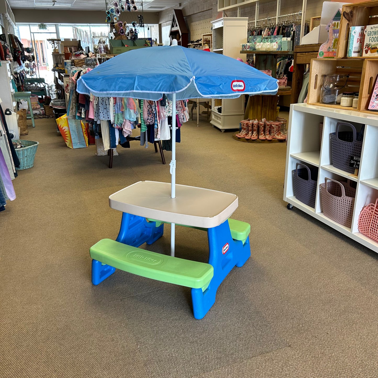 Easy Store Picnic Table w/ Umbrella