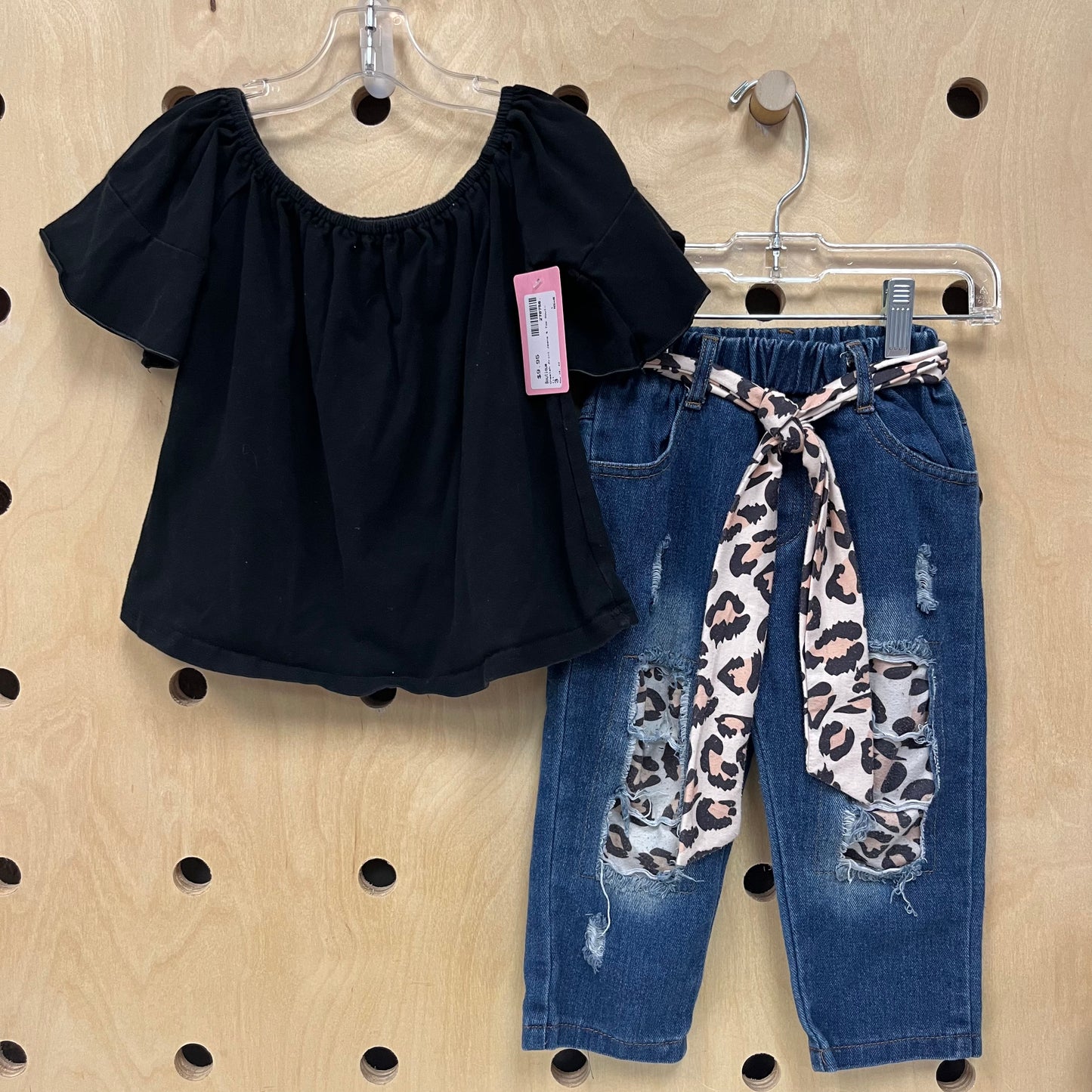 Cheetah Print Jeans & Top Ooutfit