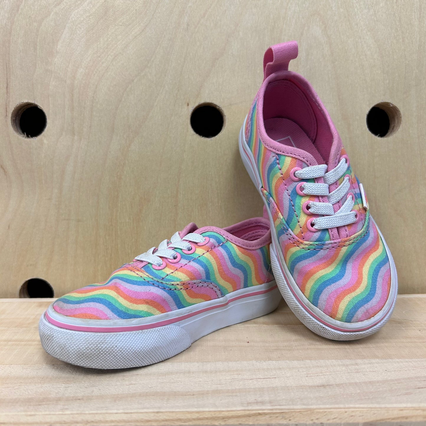 Groovy Waves Low Tops