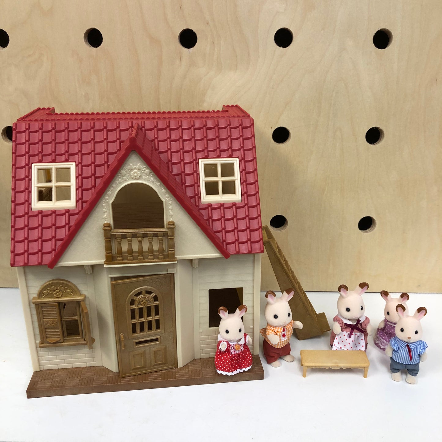 Red Roof Cozy Cottage