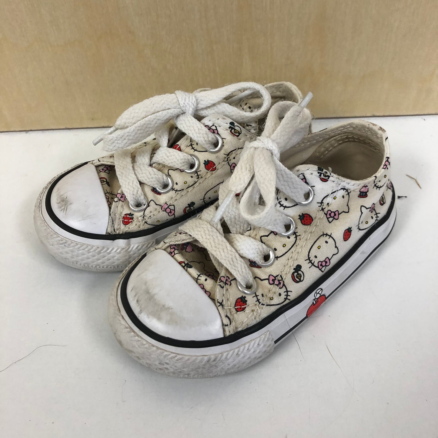 Hello Kitty Chucks