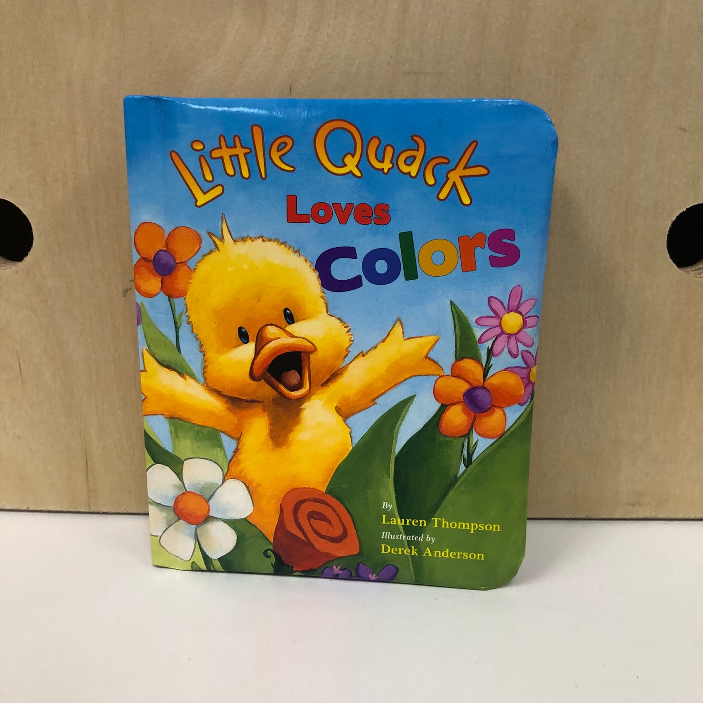 Little Quack Loves Colors