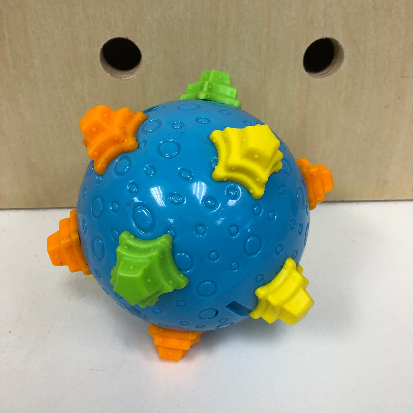 Shake, Rattle + Roll Ball