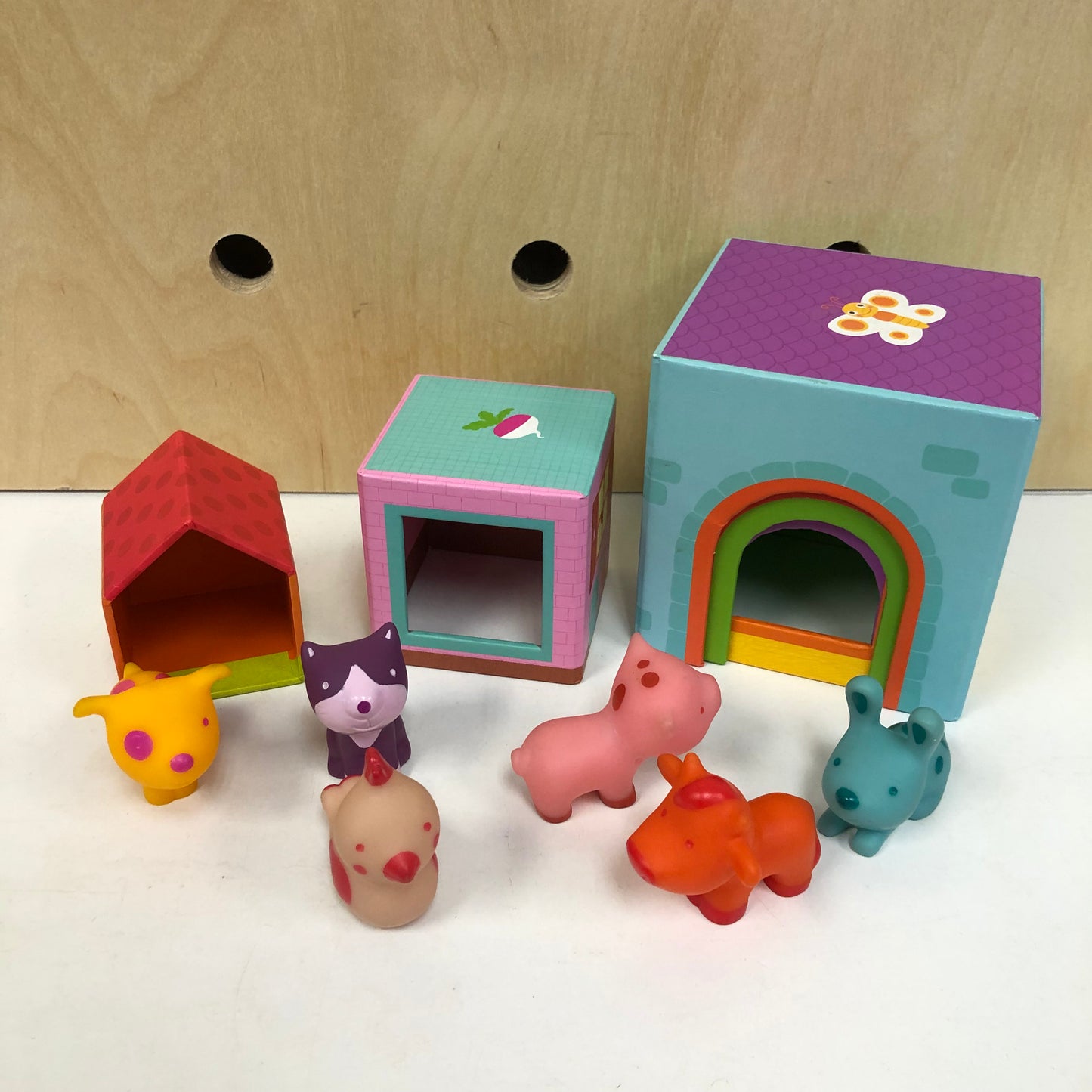 Stacking Cubes w/ Animals