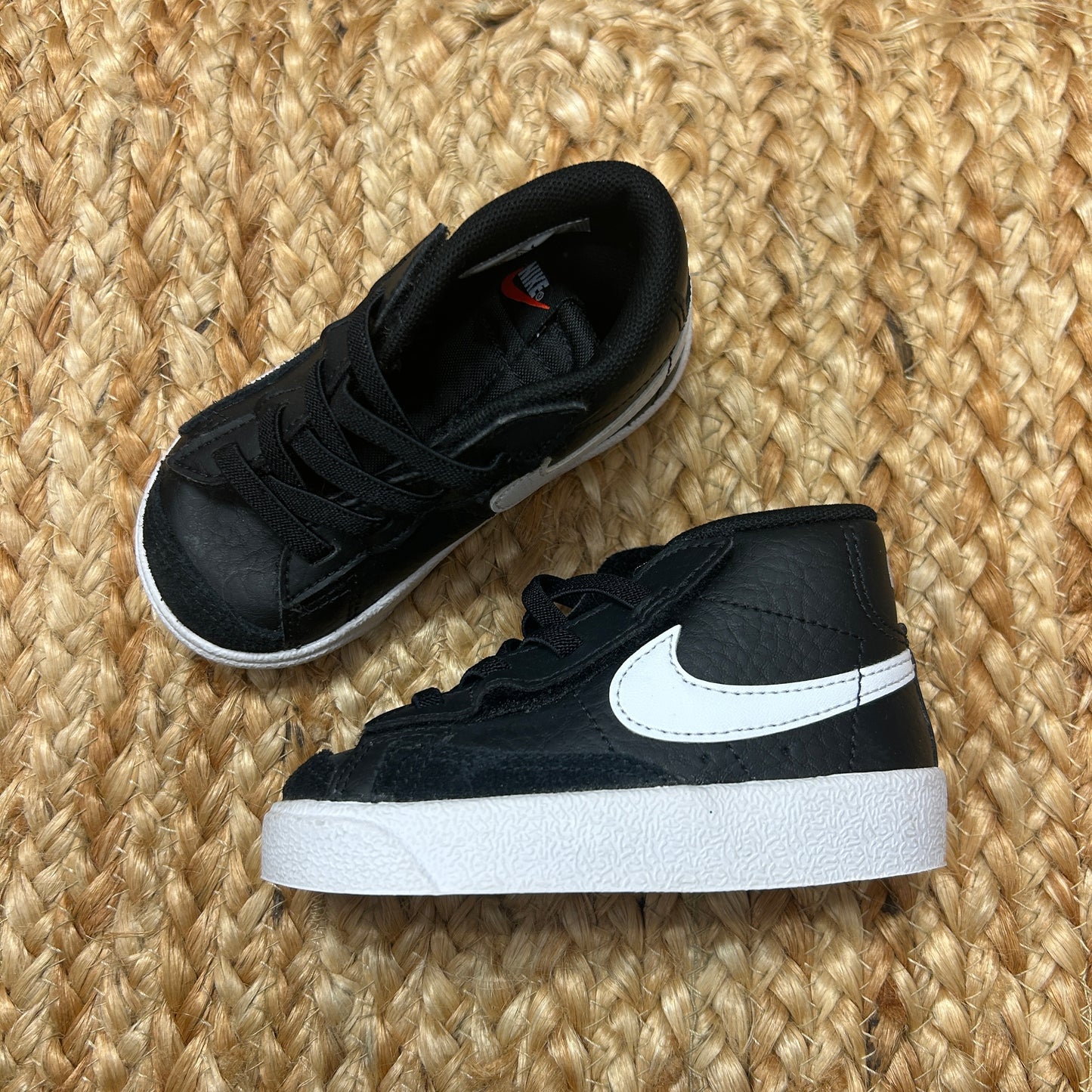 Black Mid Blazer 77s