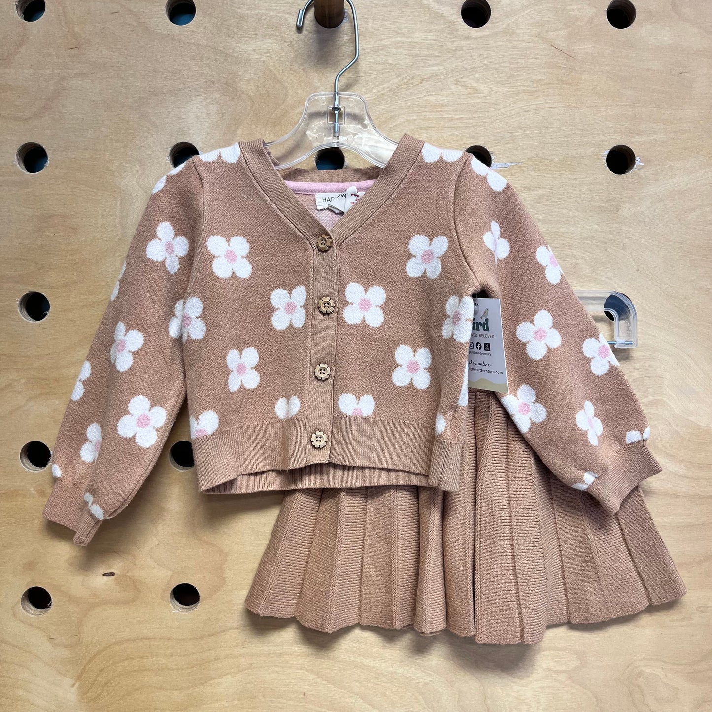 Brown/White Daisy Cardigan+Pleaded Skirt