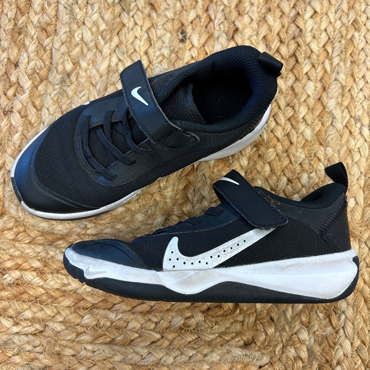 Black/White Sneaekrs