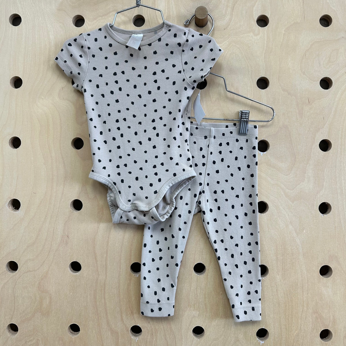 Tan+Black Polka Dot Outfit