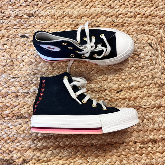 Black & Embroidered Hearts 'All Star' Sneakers