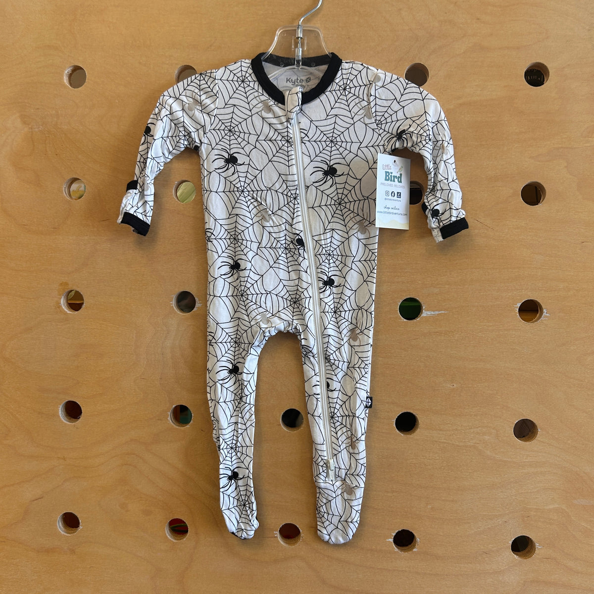 White/Black Spiderweb Bamboo Zippy