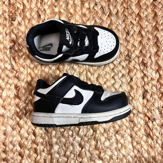 Panda Low Dunk Sneakers