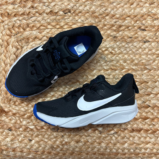 B&W Star Runner Sneakers