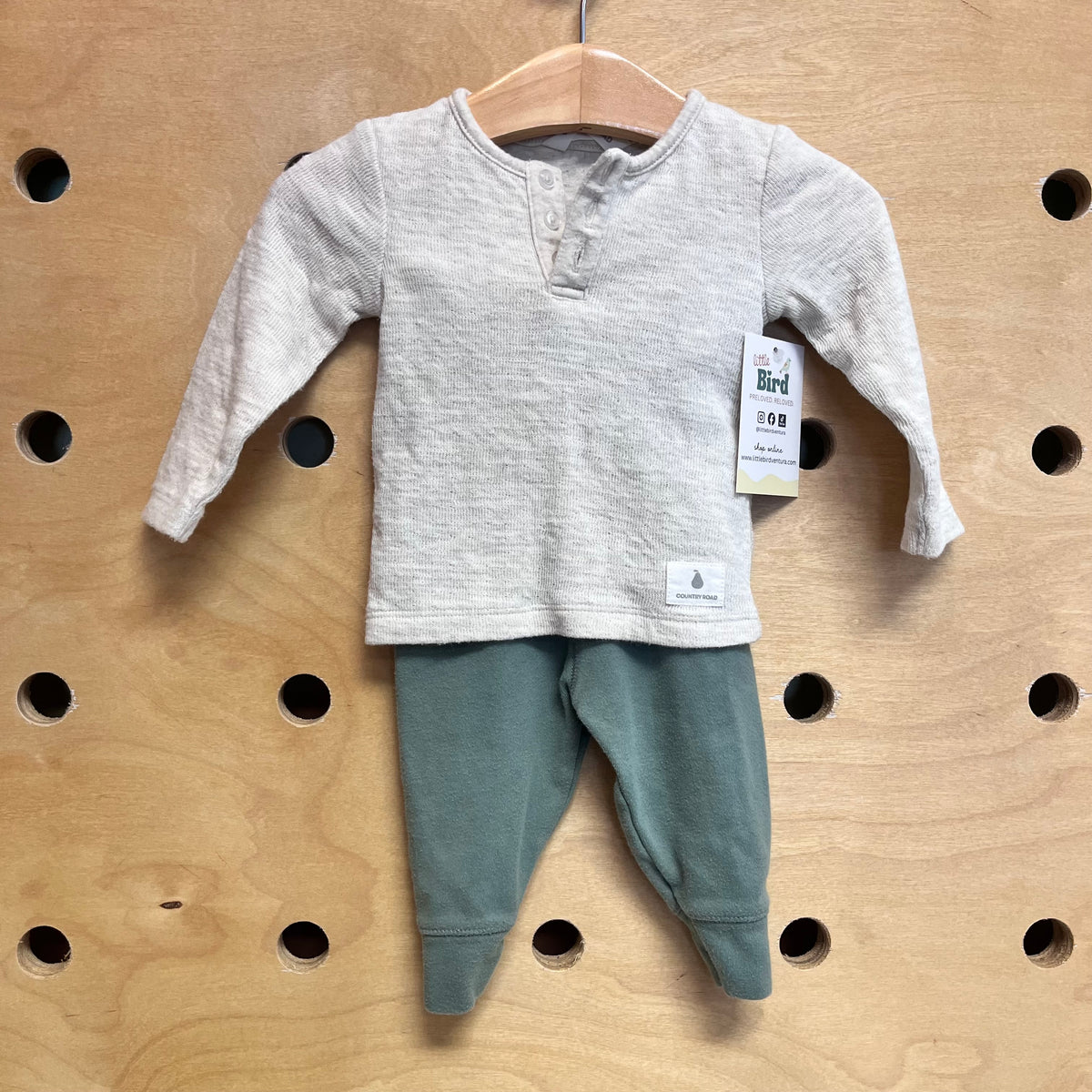 Beige & Green Outfit