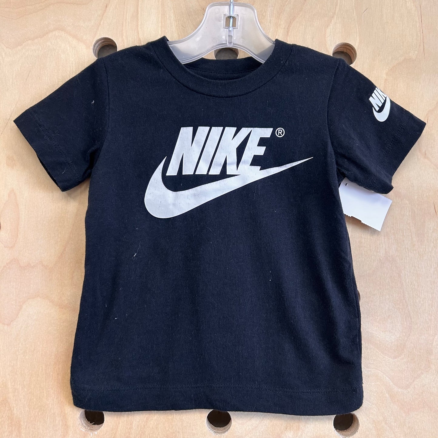 B+W Logo Tee