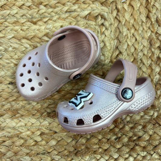Pink Metallic 'M' Charm Clogs
