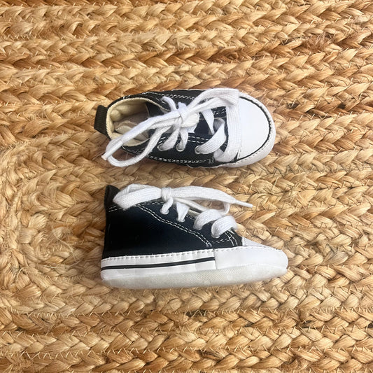 B&W High-Top Crib Walkers