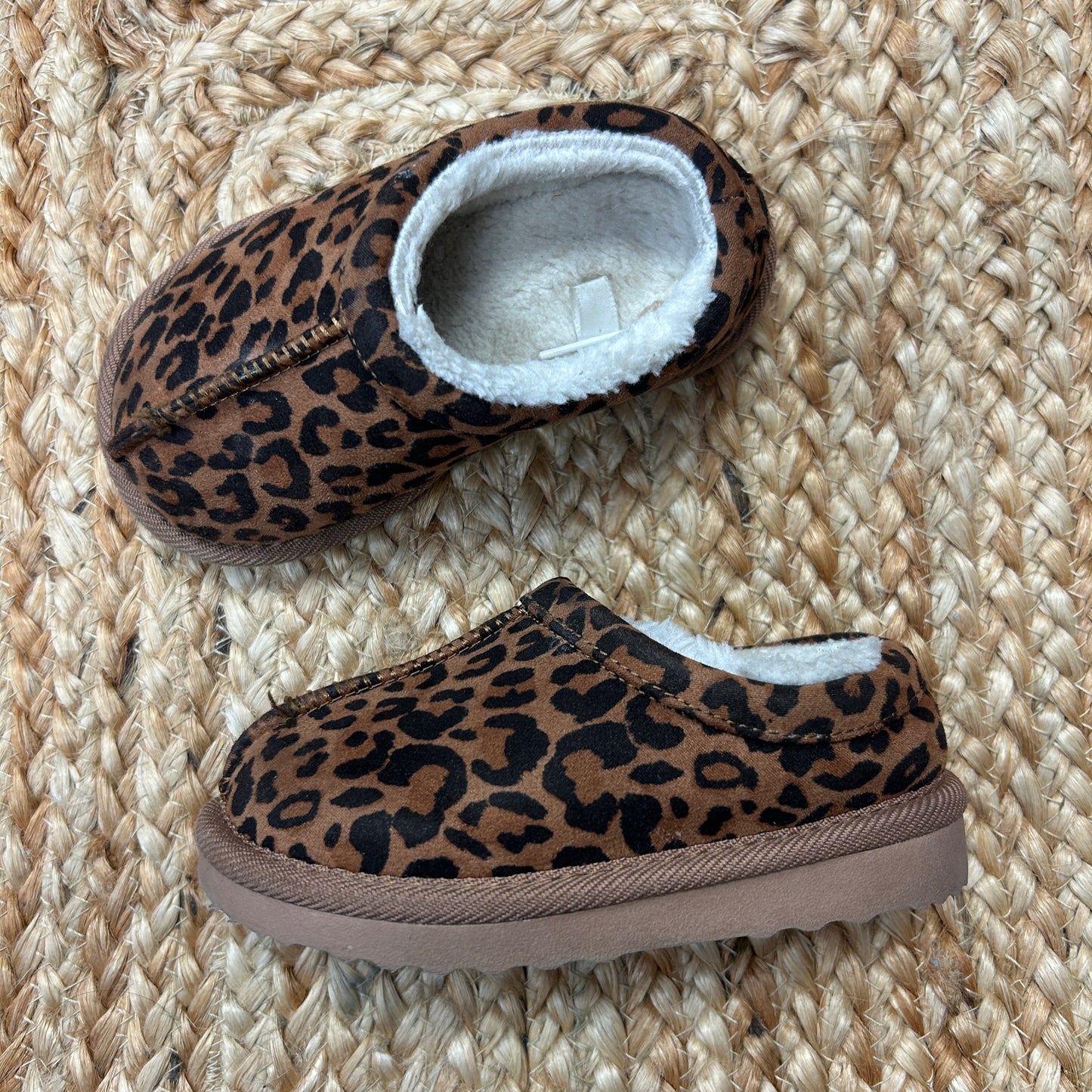 Leopard Print Fuzzy Slippers