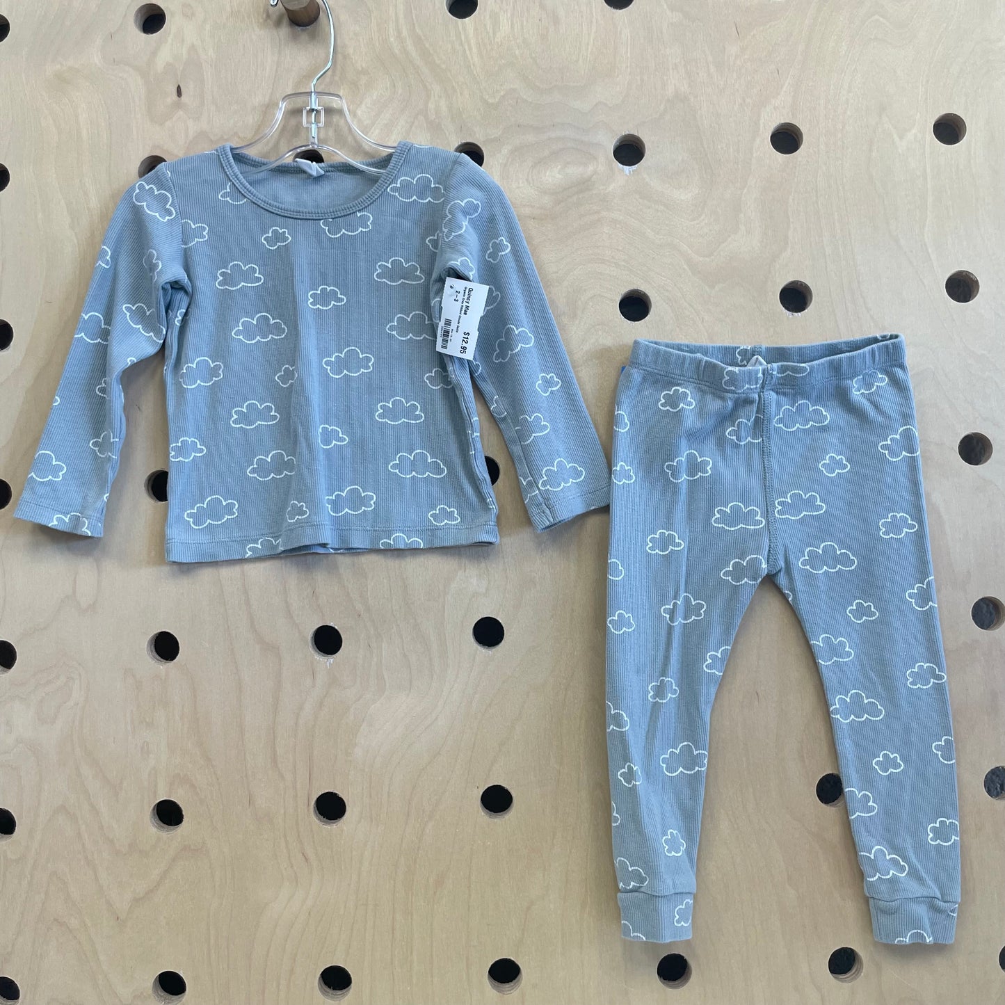 Organic Grey Ribbed Clouds Outfit