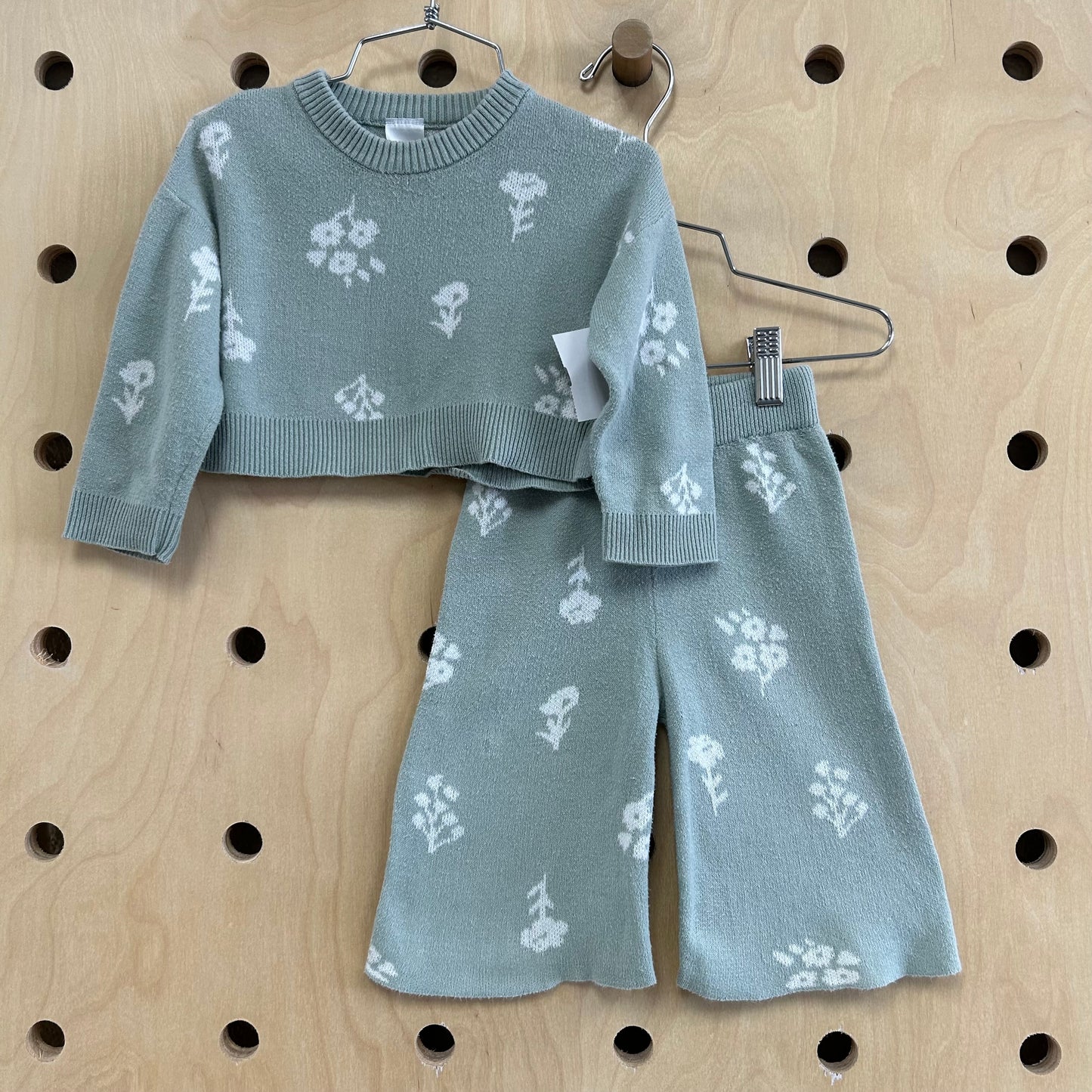 Green Floral Knit Outfit
