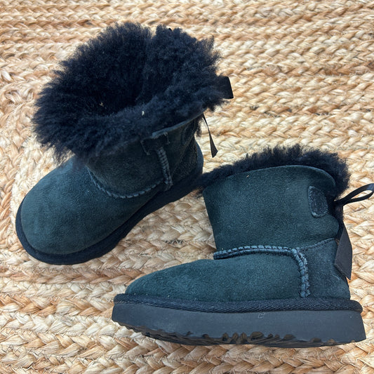 Black & Ribbon Bow Fluffy Boots