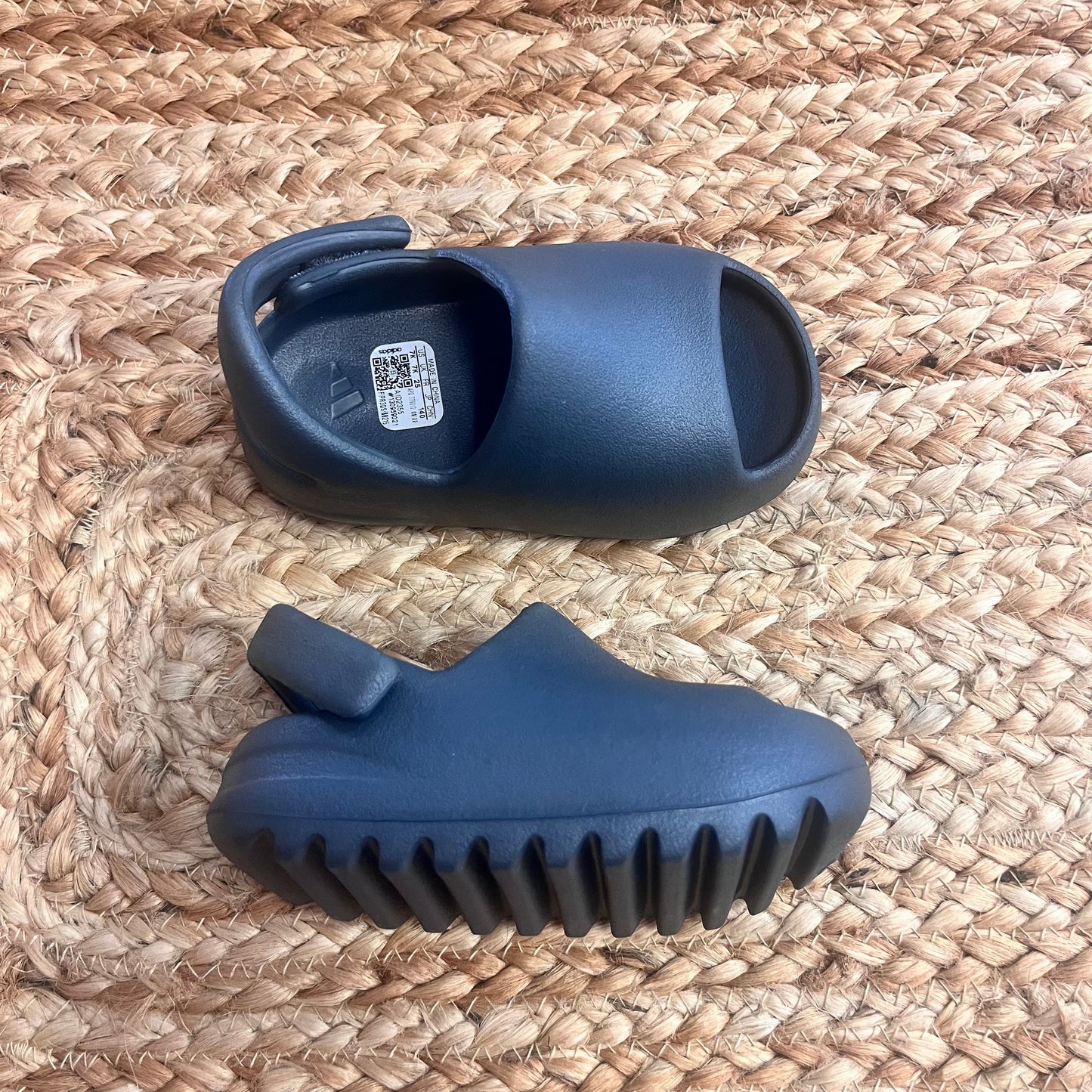 Onyz Yeezy Slides NEW!