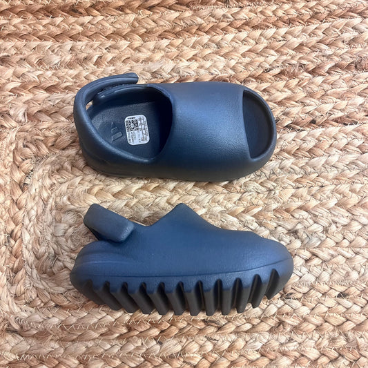 Onyz Yeezy Slides NEW!