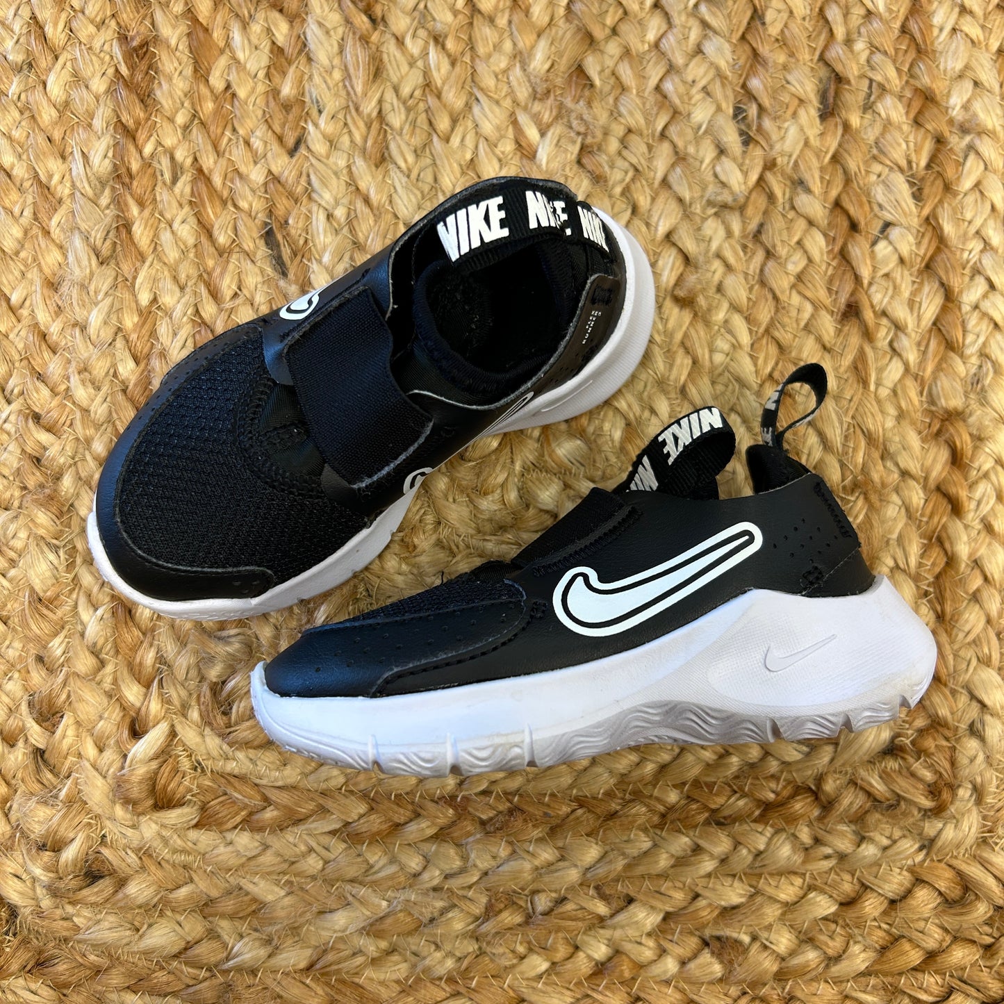 Black/White Flex Runner 2 Sneakers