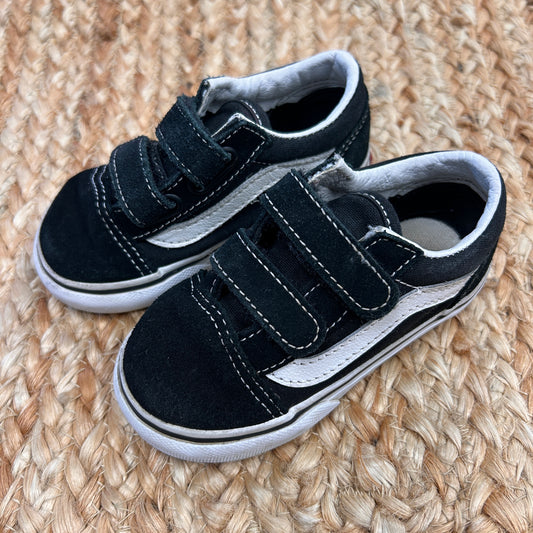 B&W Old Skool Velcro Sneakers