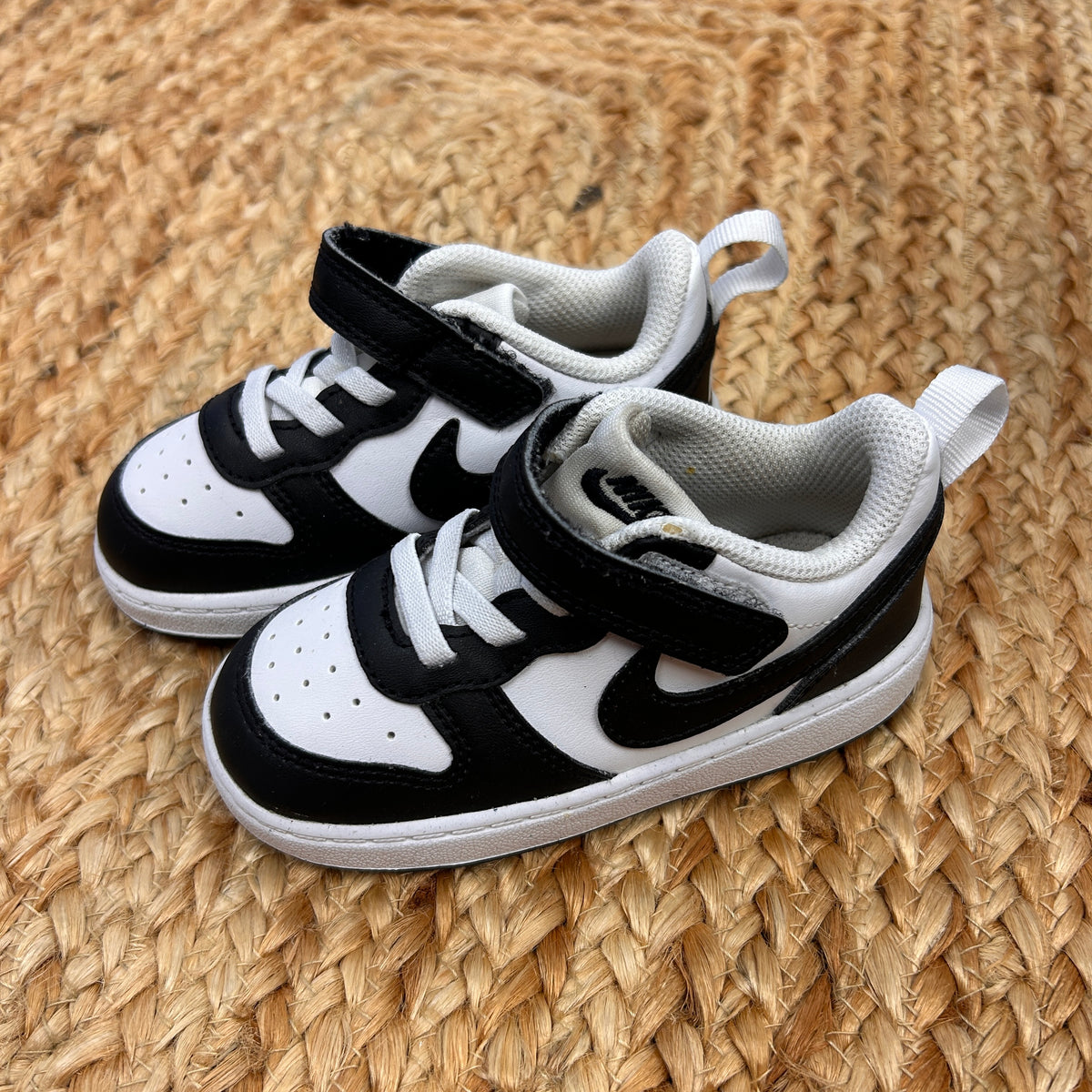 Black/White Court Borough Low Sneakers