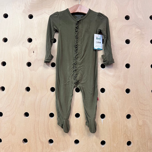Green Ruffle Magnetic Footies