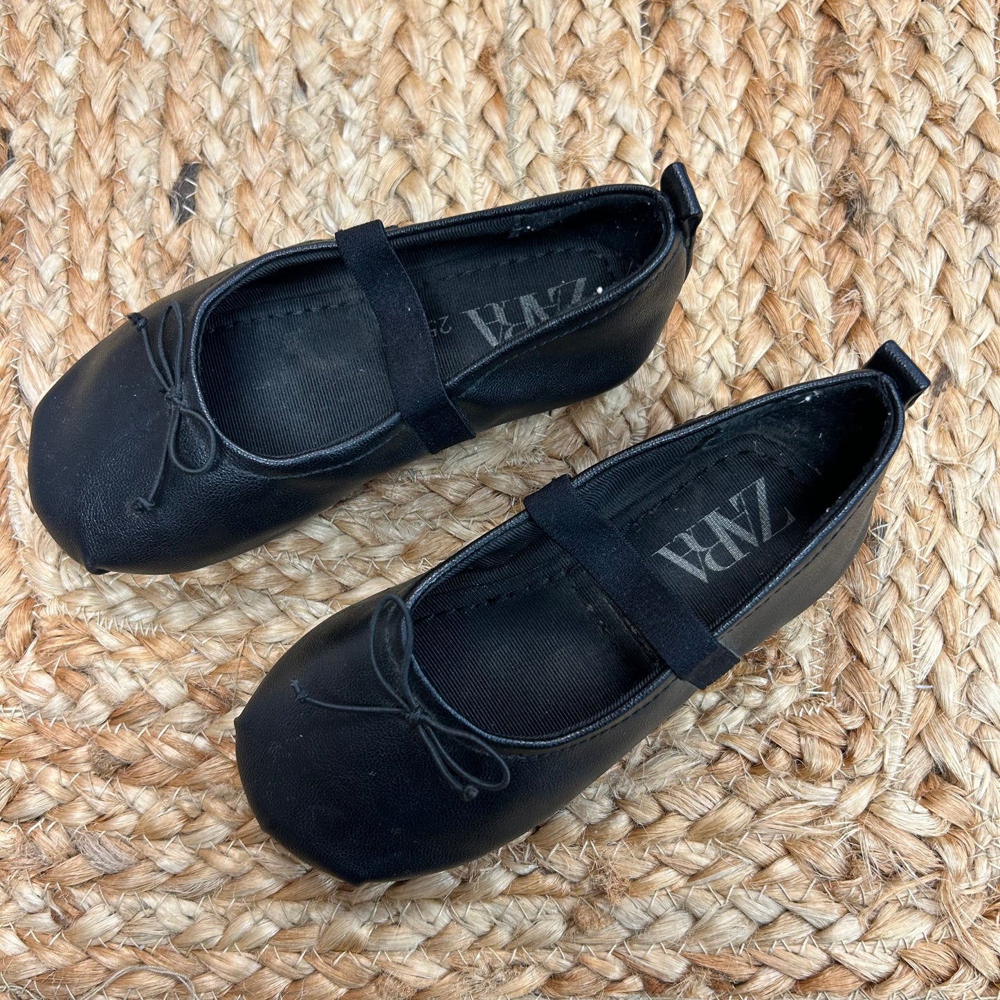 Black Ballet Flats