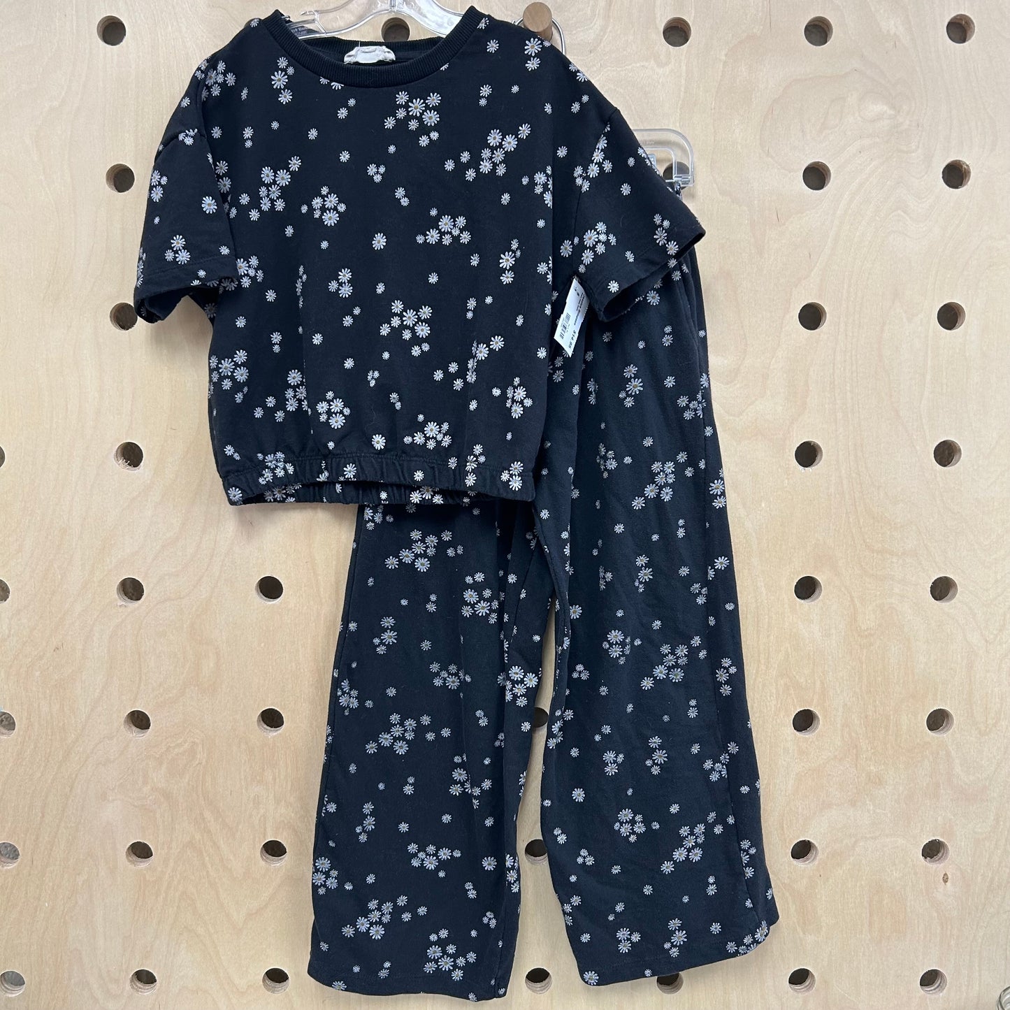 Black Daisy Outfit
