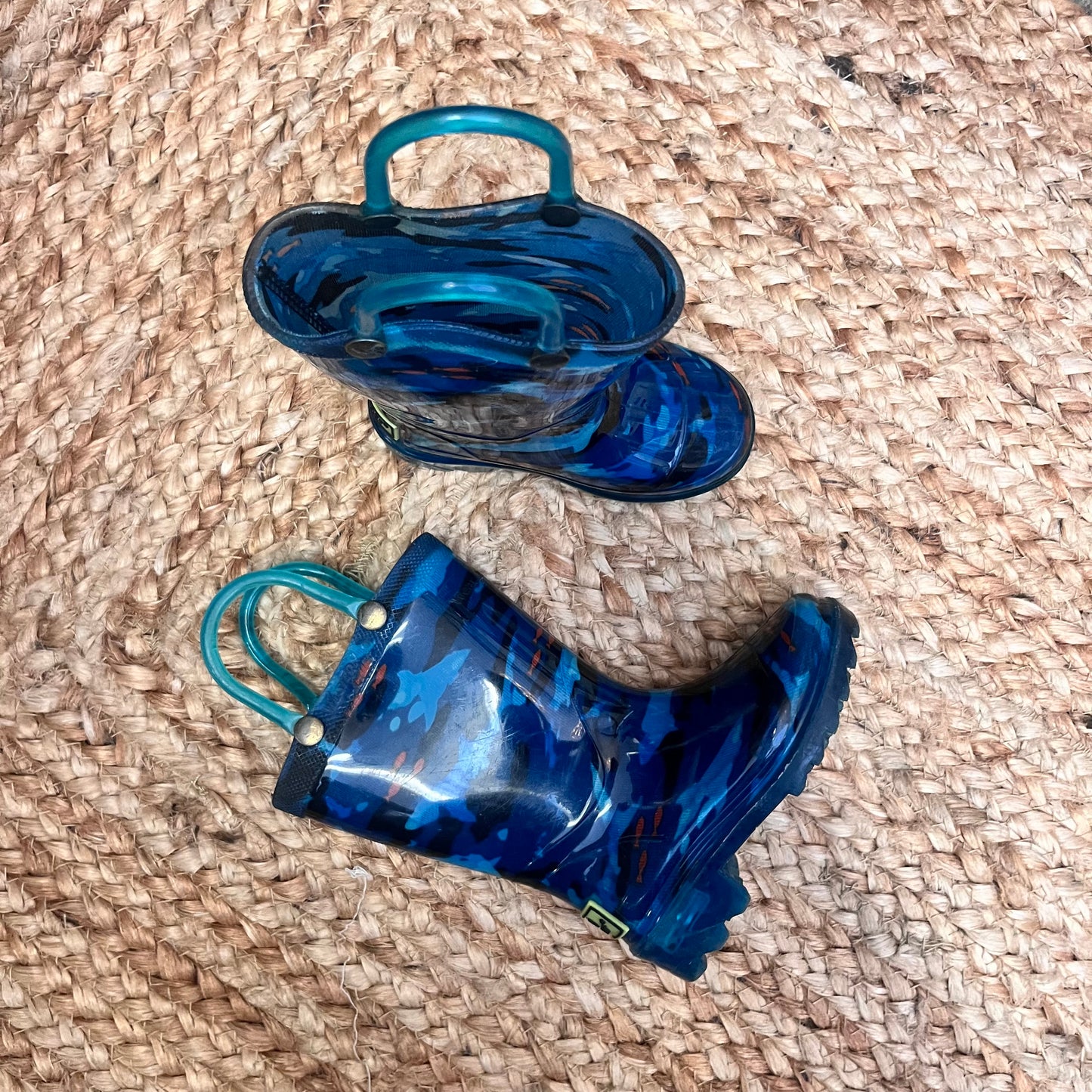 Blue Shark Light-Up Rainboots