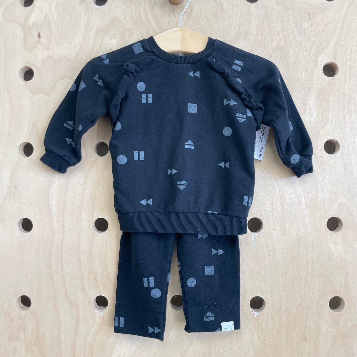 Black Shapes Fleece Outfit