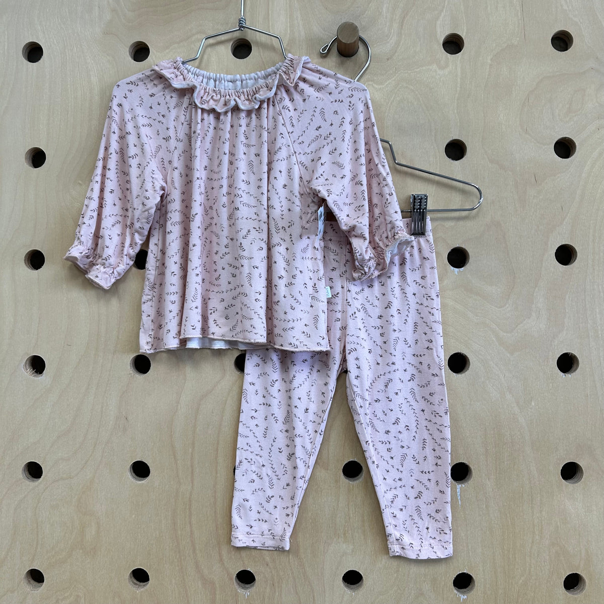 Pink+Brown Leaves Outfit