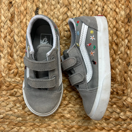 Grey Embroidered Flower Velcro